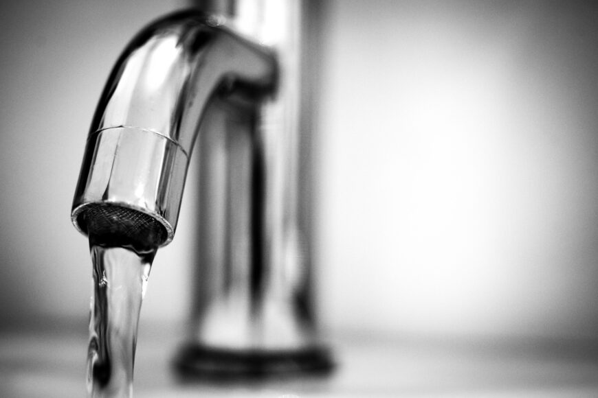 Migliorare l’acqua potabile e ridurre i rifiuti, la nuova Direttiva UE